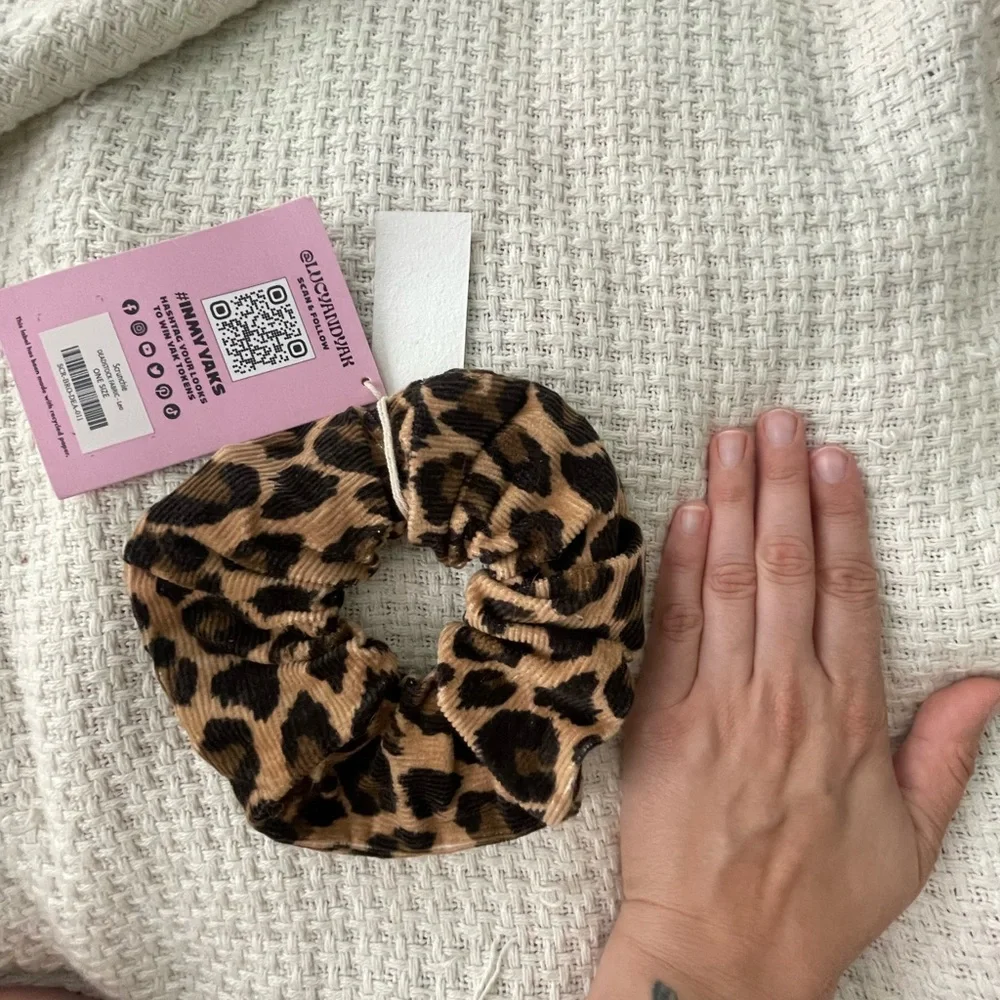 BNWT Lucy & Yak leopard jumbo scrunchie - Picture 3 of 3
